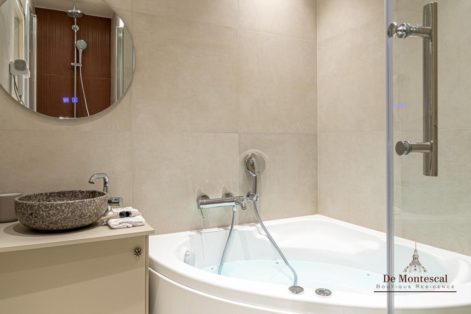 De Montescal Montparnasse Ac In A Prime Location 22 -36m2 Apartment